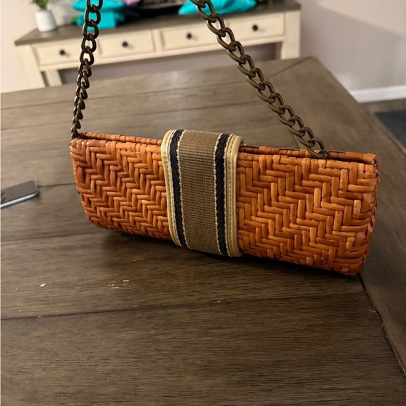 Woven Tan Clutch with Chain Strap - Picture 4 of 7